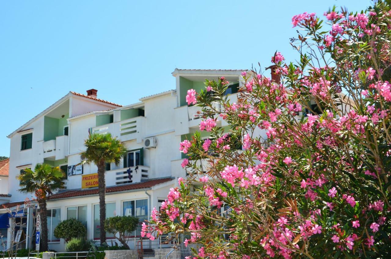 Apartments Julija Preko Bagian luar foto